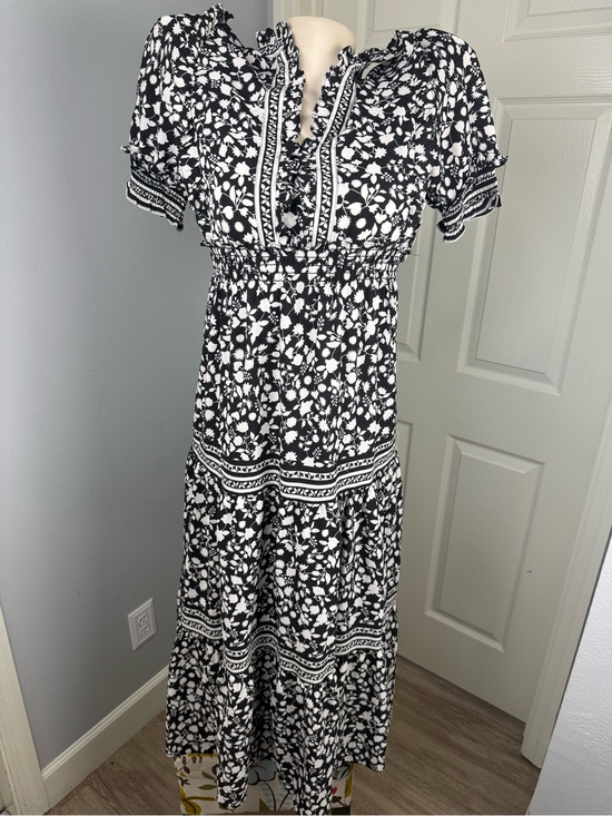 Max Studio Dresses & Skirts - Max Studio Black and White Floral Maxi Dress